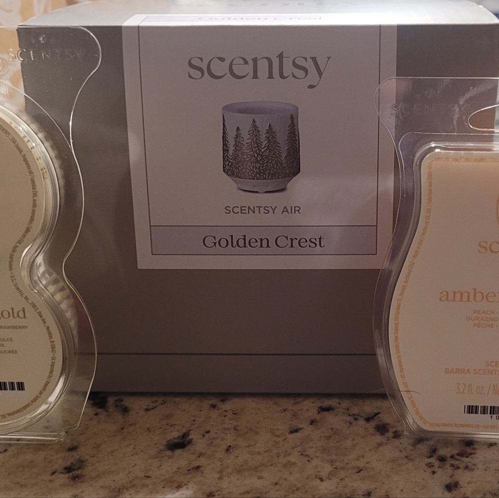 Brand New In Box Scentsy Air Golden Crest With Silver And Gold Wax.